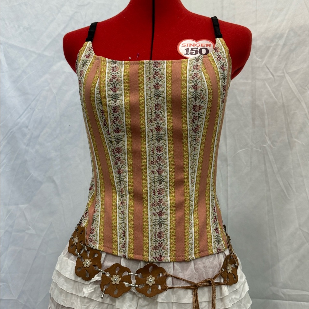❣️ Gorgeous 90’s floral vintage corset style top ❣️